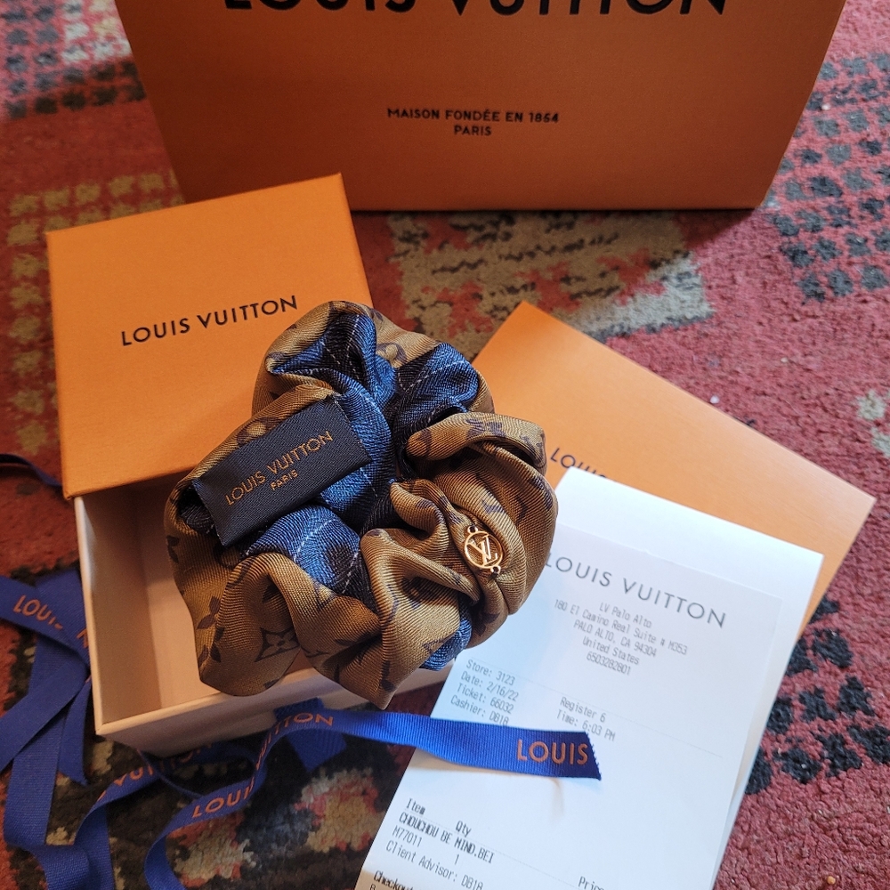 Vuitton scrunchie brand new in box